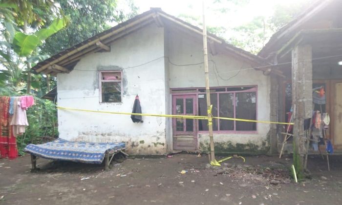 Tragis, Istri Tewas Bersimbah Darah, Suami Gantung Diri di Pohon Tragis, Istri Tewas Bersimbah Darah, Suami Gantung Diri di Pohon