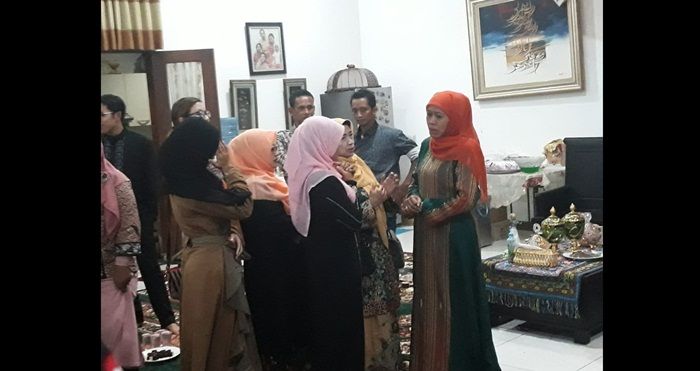 Khofifah Berat Tinggalkan Rumah di Jemursari Khofifah Berat Tinggalkan Rumah di Jemursari