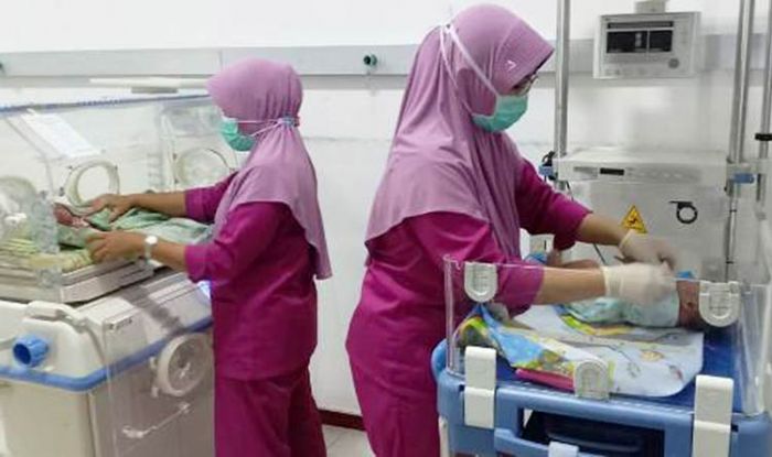 Dua Bayi di Ponorogo Terlahir Bertepatan di HUT Kemerdekaan RI ke-75 Dua Bayi di Ponorogo Terlahir Bertepatan di HUT Kemerdekaan RI ke-75