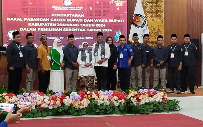 Paslon Petahana Daftar Cabup-Cawabup Jombang ke KPU di Hari Pertama Paslon Petahana Daftar Cabup-Cawabup Jombang ke KPU di Hari Pertama
