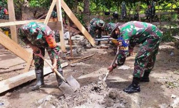 Pos TNl AL Parimo Lanal Palu Gelar Bedah Rumah Tidak Layak Huni