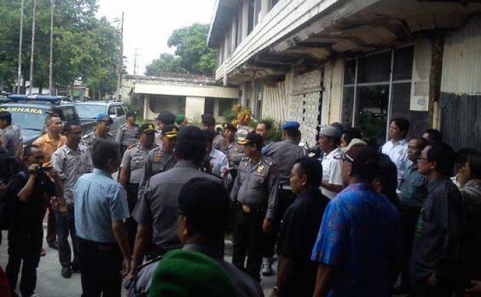 Eksekusi Pabrik Rokok Redjo Pentung di Tulungagung Berjalan Lancar Eksekusi Pabrik Rokok Redjo Pentung di Tulungagung Berjalan Lancar