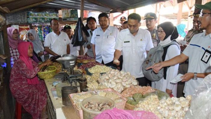 Antisipasi Lonjakan Harga, Satgas Pangan Pamekasan Gelar Operasi Pasar Antisipasi Lonjakan Harga, Satgas Pangan Pamekasan Gelar Operasi Pasar