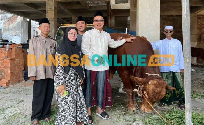 Prabowo Bantu Sapi Kurban Seberat 9 Kwintal untuk Dzurriyah Habib Abu Bakar Assegaf Prabowo Bantu Sapi Kurban Seberat 9 Kwintal untuk Dzurriyah Habib Abu Bakar Assegaf