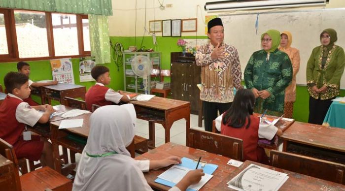 Sidak USBN dan UNBK di Lamongan, Bupati Fadeli: Jangan Sepelekan Pendidikan Dasar Sidak USBN dan UNBK di Lamongan, Bupati Fadeli: Jangan Sepelekan Pendidikan Dasar