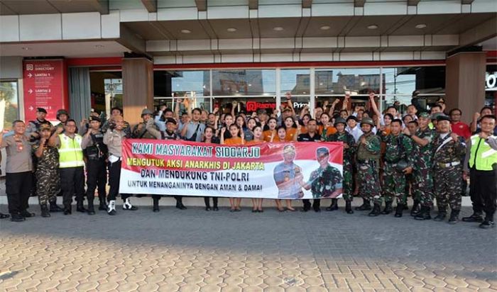 Gelar Patroli Bersama, TNI-Polri Dapat Dukungan Warga untuk Wujudkan Kamtibmas Aman dan Damai Gelar Patroli Bersama, TNI-Polri Dapat Dukungan Warga untuk Wujudkan Kamtibmas Aman dan Damai