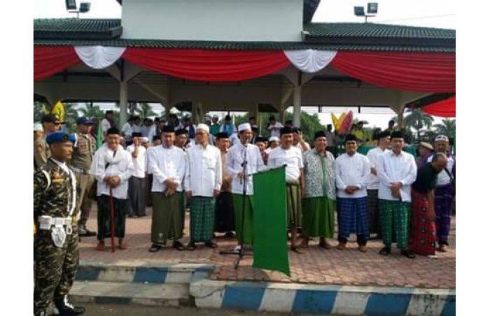 Peringati HSN, 6000 Santri di Bondowoso Gelar Jalan-Jalan Sarungan Peringati HSN, 6000 Santri di Bondowoso Gelar Jalan-Jalan Sarungan
