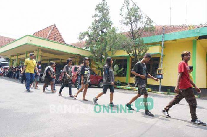 Belasan Pengamen dan Anak Punk di Jombang Terjaring Razia