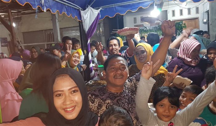 Kades Sidowungu Gelar Festival Gerebek Makan Ayam Gratis 1 Ton