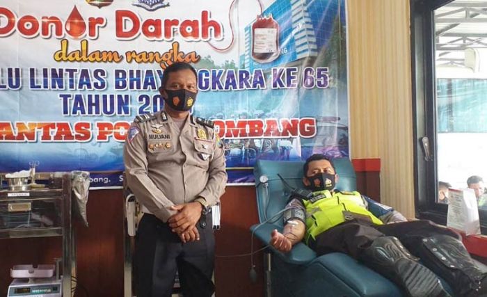 HUT Lalu Lintas Bhayangkara ke-65, Satlantas Polres Jombang Gelar Donor Darah