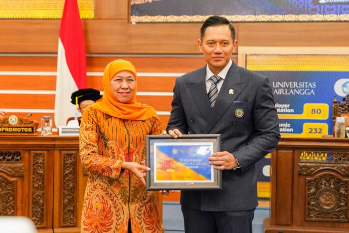 AHY Raih Gelar Doktor dari Unair, Khofifah Yakin Bakal Bawa Kebaikan Bagi Bangsa AHY Raih Gelar Doktor dari Unair, Khofifah Yakin Bakal Bawa Kebaikan Bagi Bangsa