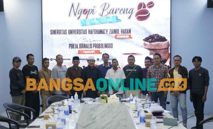 Kiai Mutawakkil Alallah Ajak Wartawan Majukan Pendidikan dan Kesehatan Kiai Mutawakkil Alallah Ajak Wartawan Majukan Pendidikan dan Kesehatan