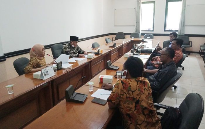 Format Desak Pemkab Pasuruan Bantu TNI AL Selesaikan Relokasi Warga Format Desak Pemkab Pasuruan Bantu TNI AL Selesaikan Relokasi Warga