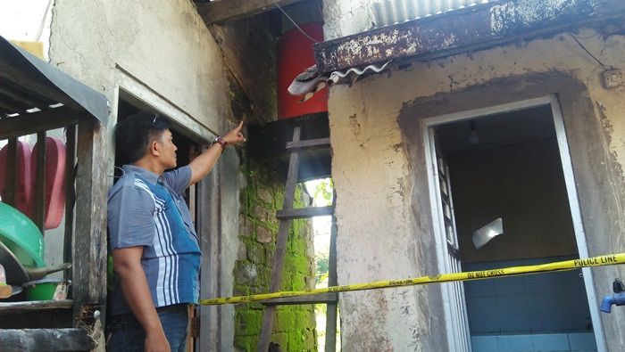 Diduga Percobaan Pembunuhan, Tandon Air Warga Sukosewu Blitar Dipenuhi Cairan Pestisida Diduga Percobaan Pembunuhan, Tandon Air Warga Sukosewu Blitar Dipenuhi Cairan Pestisida