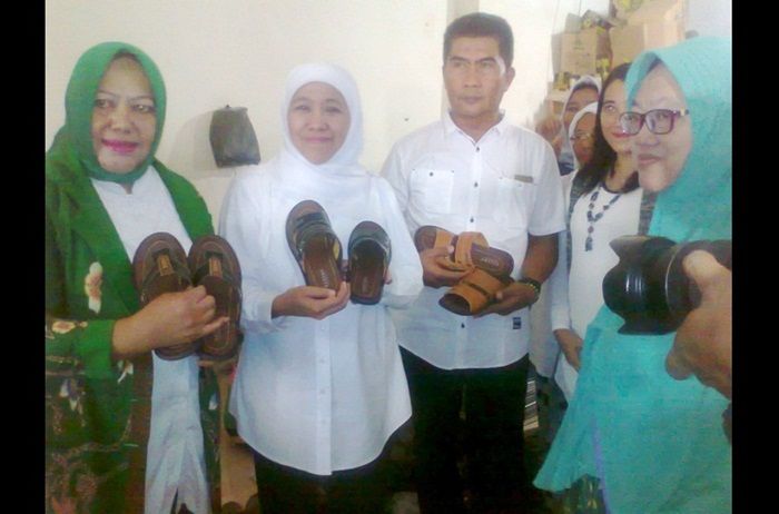 Khofifah Tawarkan Komunal Branding Bagi UMKM di Mojokerto Khofifah Tawarkan Komunal Branding Bagi UMKM di Mojokerto