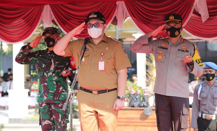 Mas Bup Dhito Pimpin Apel Kesiapan Pengamanan Jelang Hari Raya Idulfitri di Mapolres Kediri Mas Bup Dhito Pimpin Apel Kesiapan Pengamanan Jelang Hari Raya Idulfitri di Mapolres Kediri