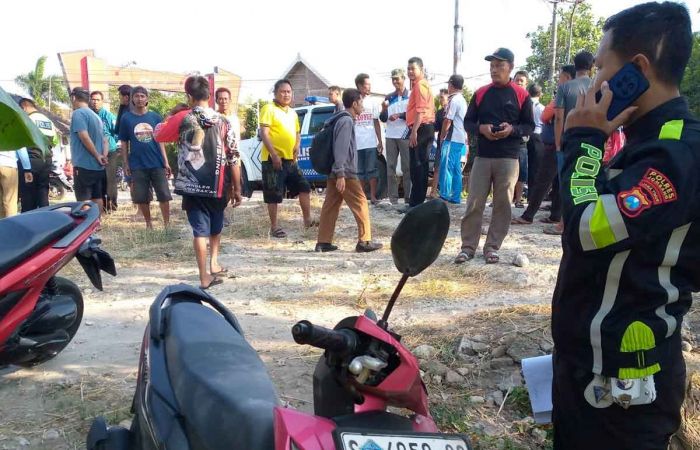 4 Motor Pelajar dan Seorang Polisi Diseruduk Pikap di Jombang 4 Motor Pelajar dan Seorang Polisi Diseruduk Pikap di Jombang