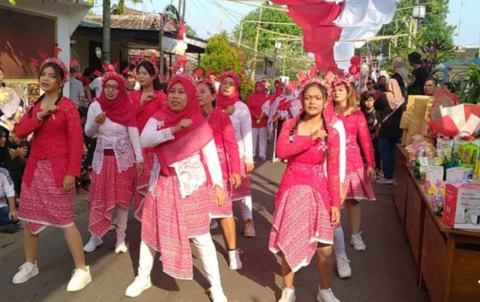 Jalan Kreasi Meriahkan HUT ke-80 RI di Bawah Bendera Merah Putih Terpanjang di Dandangan Jalan Kreasi Meriahkan HUT ke-80 RI di Bawah Bendera Merah Putih Terpanjang di Dandangan