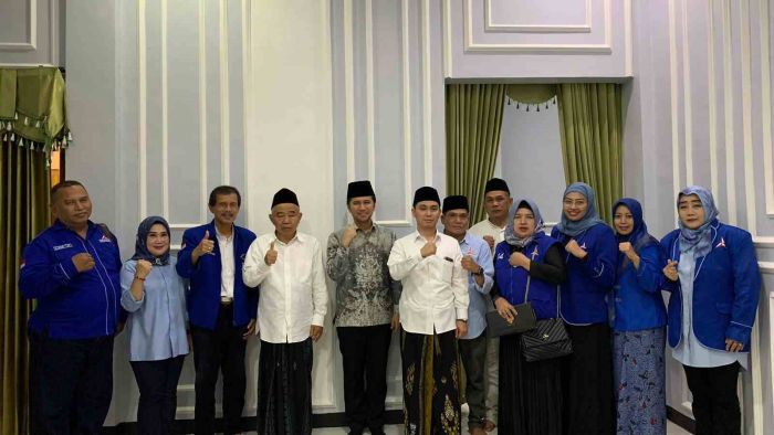Kiai Asep Bertemu Demokrat dan Golkar Lagi, Emil Dardak: Jangan Ada Sedikit pun Keraguan Kiai Asep Bertemu Demokrat dan Golkar Lagi, Emil Dardak: Jangan Ada Sedikit pun Keraguan