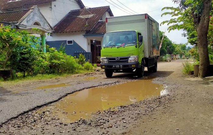 Dampak Proyek Jalan Ngampon - Bendo, Jalan Poros Desa Ngadirenggo Rusak Parah