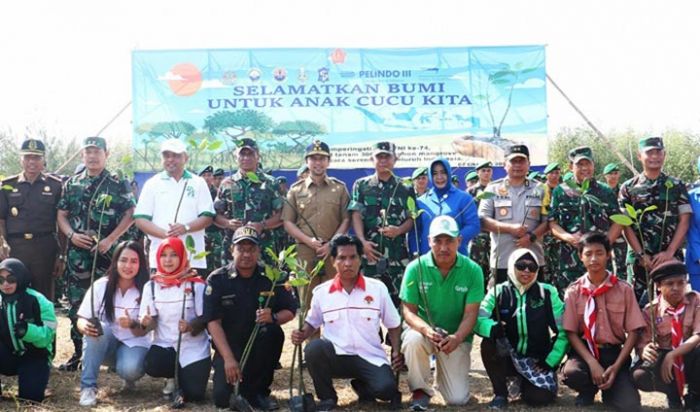 Wagub Jatim Bersama TNI-Polri Pecahkan Rekor MURI Tanam Mangrove