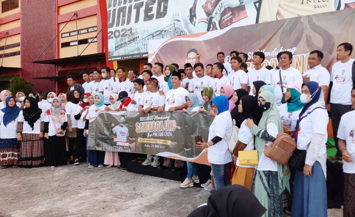 Pelaku UMKM Pamekasan Deklarasi Dukung Sandiaga Uno Maju Pilpres 2024 Pelaku UMKM Pamekasan Deklarasi Dukung Sandiaga Uno Maju Pilpres 2024