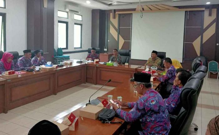 Minta Tunjangan Dinaikkan, PPDI Kabupaten Pasuruan Gelar Audiensi ke Dewan Minta Tunjangan Dinaikkan, PPDI Kabupaten Pasuruan Gelar Audiensi ke Dewan