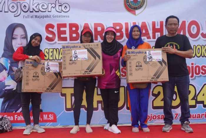 Ratusan Warga Mojosari Ikuti Sebar Buah Mojo Ratusan Warga Mojosari Ikuti Sebar Buah Mojo