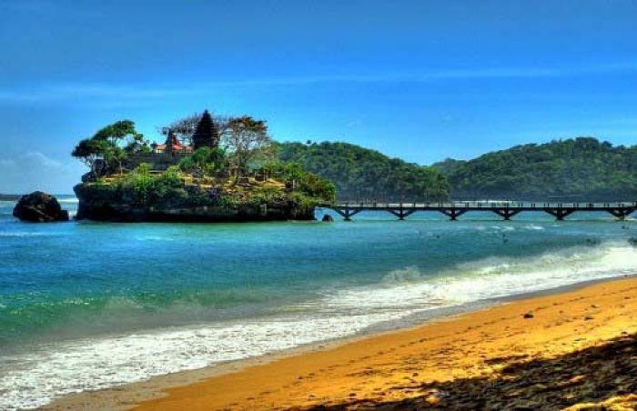 Cuaca Ekstrem, BPBD Imbau Wisatawan di Pantai Malang Selatan Waspada