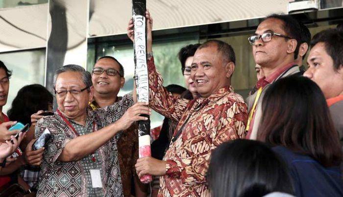 Luhut: Presiden Setuju Revisi UU KPK, Johan Budi Bantah Jokowi Terbitkan Surpres Luhut: Presiden Setuju Revisi UU KPK, Johan Budi Bantah Jokowi Terbitkan Surpres
