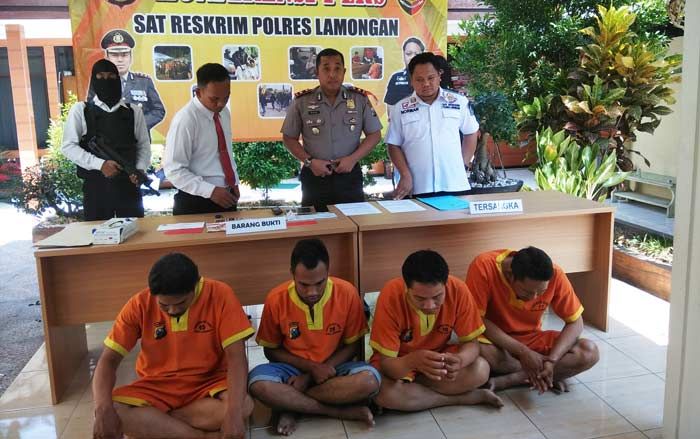 Polres Lamongan Ringkus 4 Pelaku Pemerasan, Ngaku Wartawan dan LSM Polres Lamongan Ringkus 4 Pelaku Pemerasan, Ngaku Wartawan dan LSM
