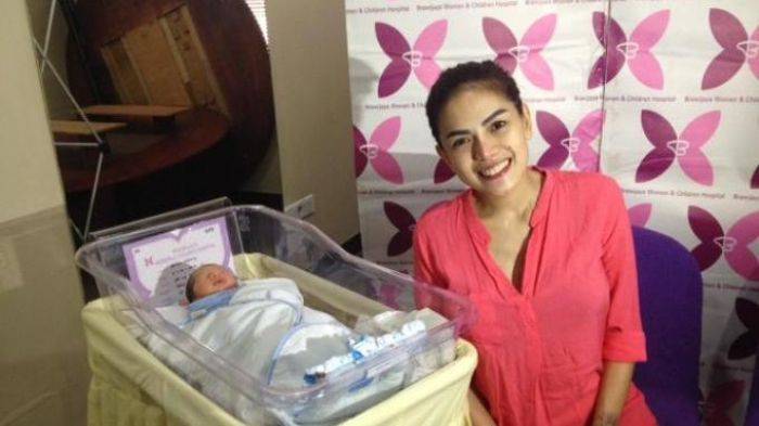Sedih Tinggalkan Bayi Masih Netek, Nikita Mirzani Masuk Penjara Lagi Sedih Tinggalkan Bayi Masih Netek, Nikita Mirzani Masuk Penjara Lagi