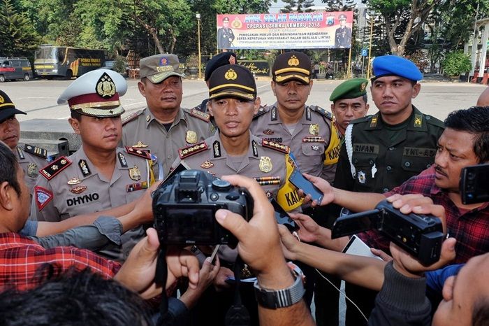 Operasikan HP Saat Berkendara Jadi Target Operasi Zebra Semeru 2018 Operasikan HP Saat Berkendara Jadi Target Operasi Zebra Semeru 2018