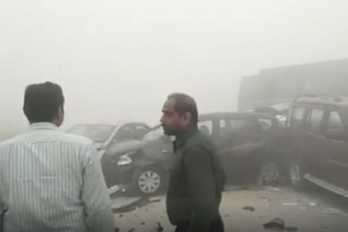 Kabut Tebal Sebabkan 13 Mobil Saling Tabrak Kabut Tebal Sebabkan 13 Mobil Saling Tabrak