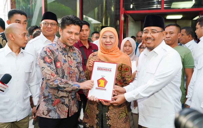 Resmi Serahkan SK B1 KWK, Sekjend Gerindra Minta Kader hingga Akar Rumput Menangkan Khofifah-Emil Resmi Serahkan SK B1 KWK, Sekjend Gerindra Minta Kader hingga Akar Rumput Menangkan Khofifah-Emil
