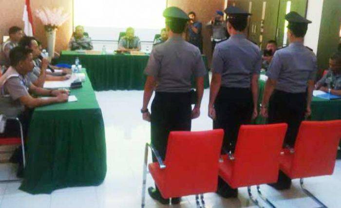 Sidang Disiplin Kasus Pembunuhan Salim Kancil, Tiga Polisi Bantah Keterangan Kades Awar-awar Sidang Disiplin Kasus Pembunuhan Salim Kancil, Tiga Polisi Bantah Keterangan Kades Awar-awar
