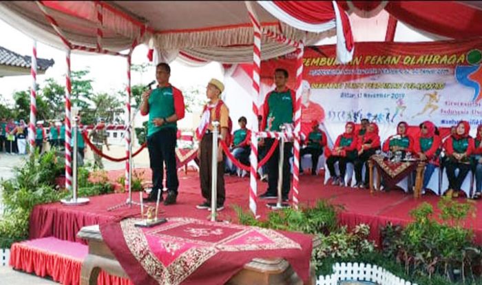 Wabup Marhaenis Undang Bocah SD Pengayuh Sepeda yang Viral untuk Ikut Upacara di Pemkab Blitar Wabup Marhaenis Undang Bocah SD Pengayuh Sepeda yang Viral untuk Ikut Upacara di Pemkab Blitar