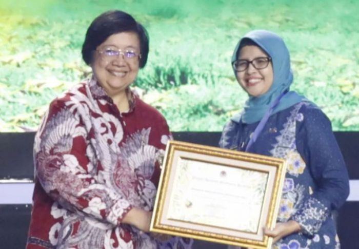 Menteri LHK Beri Kabupaten Blitar Penghargaan Pembinaan PROKLIM Menteri LHK Beri Kabupaten Blitar Penghargaan Pembinaan PROKLIM