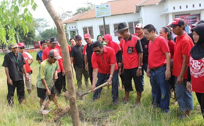 Cegah Global Warming, PDIP Kota Kediri Tanam Ratusan Pohon Cegah Global Warming, PDIP Kota Kediri Tanam Ratusan Pohon