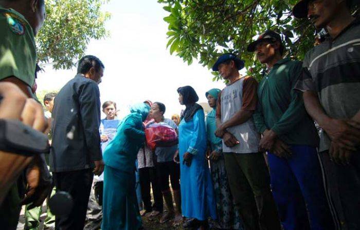 Pemkab Jombang Beri Bantuan Korban Puting Beliung di Desa Begasur