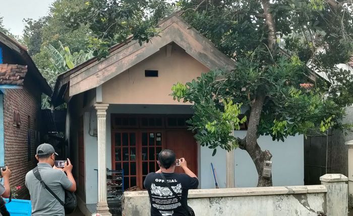 Densus 88 Tangkap Dua Terduga Teroris di Pare Kediri Densus 88 Tangkap Dua Terduga Teroris di Pare Kediri