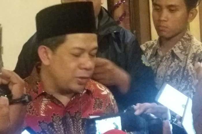 Tanggapi Bebasnya Setnov, Fahri Hamzah Sebut Penyidik KPK Psikopat dan Sakit Jiwa Tanggapi Bebasnya Setnov, Fahri Hamzah Sebut Penyidik KPK Psikopat dan Sakit Jiwa
