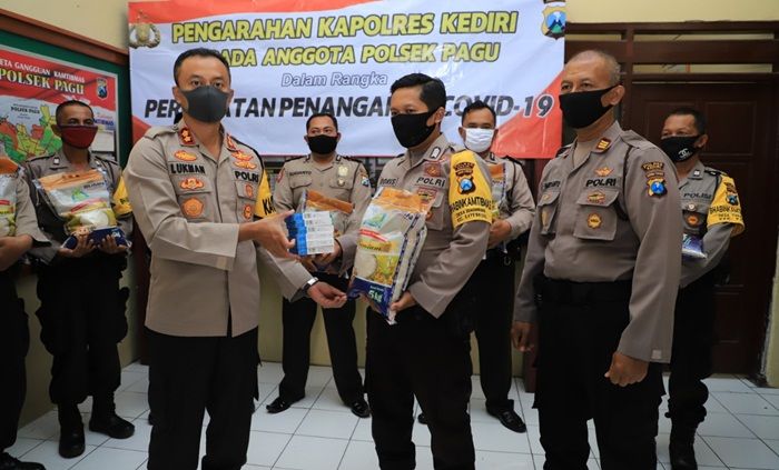 Pastikan Kesiapan Anggota Hadapi Pandemi, Kapolres Kediri Kunjungi Polsek-polsek Pastikan Kesiapan Anggota Hadapi Pandemi, Kapolres Kediri Kunjungi Polsek-polsek