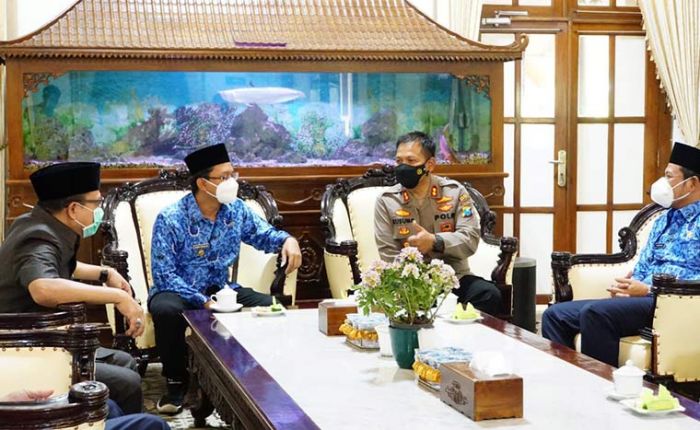 Kapolresta Sidoarjo Perkuat Sinergitas dengan Jajaran Forkopimda Kapolresta Sidoarjo Perkuat Sinergitas dengan Jajaran Forkopimda