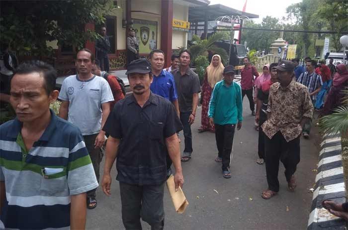 Camat Jenu, Kades Remen, dan Mentoso Dilaporkan Warga ke Polisi Camat Jenu, Kades Remen, dan Mentoso Dilaporkan Warga ke Polisi