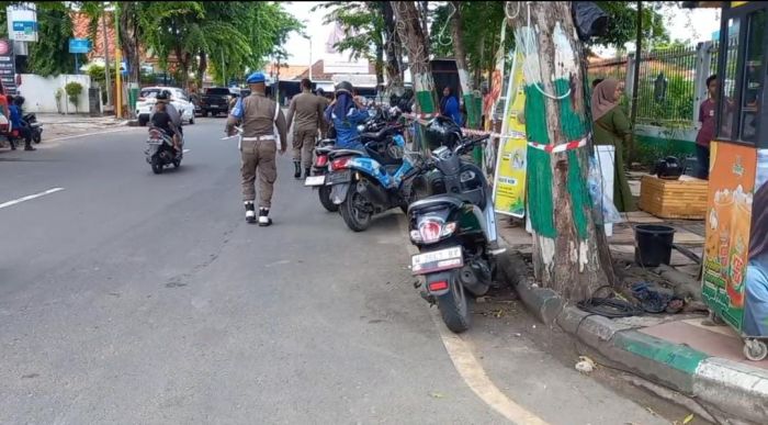 Timbulkan Kemacetan dan Kumuh, Pemkab Pamekasan Bakal Relokasi PKL Arek Lancor ke Food Colony Timbulkan Kemacetan dan Kumuh, Pemkab Pamekasan Bakal Relokasi PKL Arek Lancor ke Food Colony