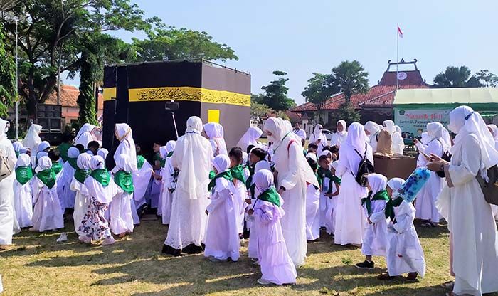 Ratusan Santri RA Perwanida Brawijaya Pamekasan Gelar Bimbingan Manasik Haji Ratusan Santri RA Perwanida Brawijaya Pamekasan Gelar Bimbingan Manasik Haji