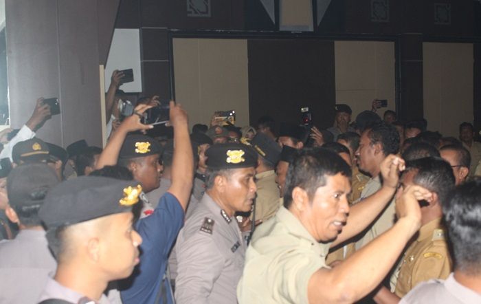Tersinggung Statement Berbau Provokasi, Ratusan Kades Luruk DPRD Pasuruan