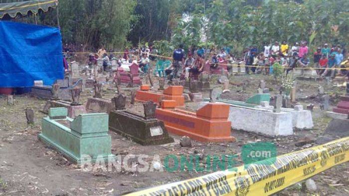 Pembongkaran Makam Diduga Korban Pembunuhan di Desa Sumberingin Jombang Dipadati Warga Pembongkaran Makam Diduga Korban Pembunuhan di Desa Sumberingin Jombang Dipadati Warga