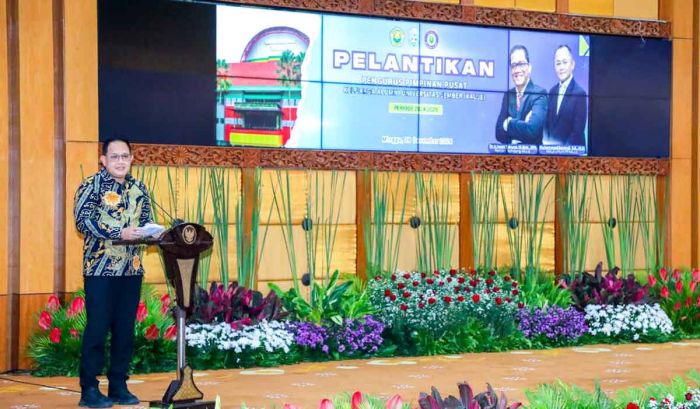 Di Pelantikan PP Kauje, Pj Gubernur Jatim Sebut Kontribusi Luar Biasa Unej dengan Alumni Berprestasi Di Pelantikan PP Kauje, Pj Gubernur Jatim Sebut Kontribusi Luar Biasa Unej dengan Alumni Berprestasi